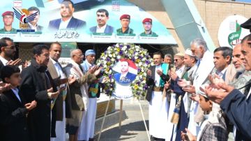 قيادات السلطة القضائية تزور أضرحة الشهداء الصماد والرهوي والغماري قيادات السلطة القضائية تزور أضرحة الشهداء الصماد والرهوي والغماري