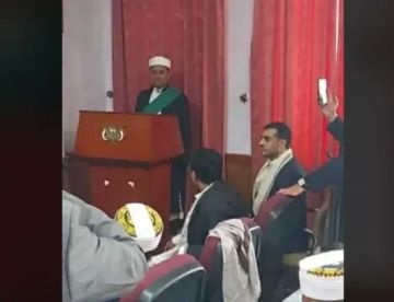 شـاهـد.. القاوق الإيراني يستحوذ على أغلب المناصب القضائية في اليمن (صورة) شـاهـد.. القاوق الإيراني يستحوذ على أغلب المناصب القضائية في اليمن (صورة)