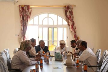 فريق التوجيه والرقابة الرئاسي يلتقي الهيئة التنفيذية للمجلس العام لأبناء المهرة وسقطرى