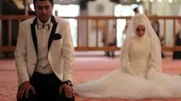  مكياج العروس يجيز جمع صلاتي المغرب والعشاء؟ الشيخ الصقير يفتي بـ الرخصة عند الحرج المالي! 