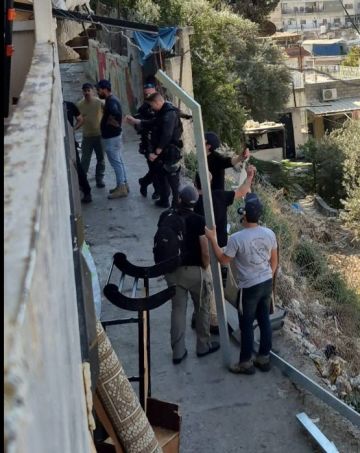 العدو الإسرائيلي يجبر 3 عائلات مقدسية على اخلاء منازلها في سلوان تمهيدا للاستيلاء عليها