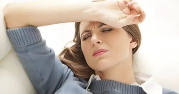 دراسات طبية تحذر من خمسة أطعمة ومشروبات قد تحفز نوبات الصداع النصفي دراسات طبية تحذر من خمسة أطعمة ومشروبات قد تحفز نوبات الصداع النصفي