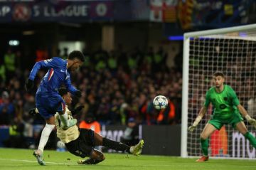 دوري أبطال أوروبا: تشلسي يستفيد من التفوق العددي للثأر من برشلونة بفوز كاسح