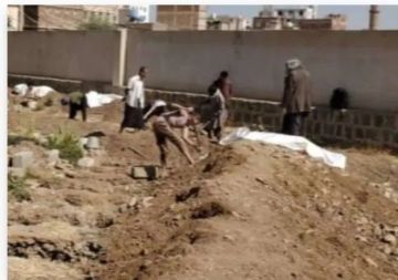 من هم الضحايا؟ لغز جثتين غامضتين يدفنهما قيادي حوثي تحت جنح الظلام من هم الضحايا؟ لغز جثتين غامضتين يدفنهما قيادي حوثي تحت جنح الظلام