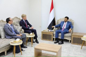 عضو مجلس القيادة الرئاسي الدكتور عبدالله العليمي يلتقى المبعوث الأممي إلى اليمن عضو مجلس القيادة الرئاسي الدكتور عبدالله العليمي يلتقى المبعوث الأممي إلى اليمن