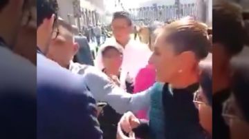 لمسها بطريقة غير لائقة وقبلها.. رئيسة المكسيك كلوديا شينباوم تقرر مقاضاة رجل مخمور تحرش بها