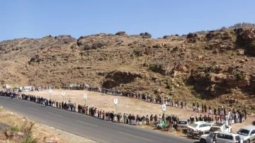 وقفة قبلية مسلحة في الرجم بالمحويت وفاء للشهداء وتأكيدا على الجاهزية