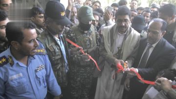 الصعدي والبخيتي يفتتحان معرض صور الشهداء والمجسمات في جامعة صنعاء