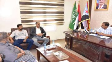 رئيس تنفيذية انتقالي حضرموت يطلع على أوضاع أسر الشهداء والجرحى ويؤكد أهمية رعايتهم والاهتمام بهم رئيس تنفيذية انتقالي حضرموت يطلع على أوضاع أسر الشهداء والجرحى ويؤكد أهمية رعايتهم والاهتمام بهم