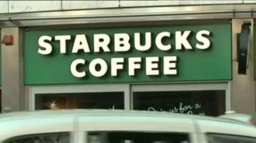 ستاربكس تحقق نموا في الإيرادات بعد عامين