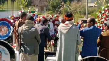 قيادة وموظفو وزارة الثقافة والسياحة يزورون أضرحة الصماد والرهوي والغماري قيادة وموظفو وزارة الثقافة والسياحة يزورون أضرحة الصماد والرهوي والغماري