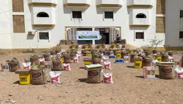 نادي الطالب الجامعي يطلق منحة غذائية اسعافية للملتحقين بسكنات جامعتي حضرموت وسيئون نادي الطالب الجامعي يطلق منحة غذائية اسعافية للملتحقين بسكنات جامعتي حضرموت وسيئون