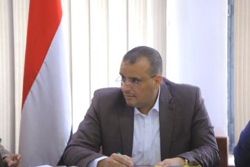 القائم بأعمال وزير الاقتصاد يهنئ قائد الثورة والرئيس المشاط بذكرى عيد الاستقلال