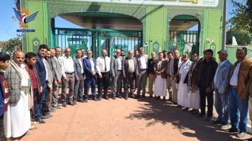 قيادات جامعة ذمار تزور روضة ومعرض الشهداء بمدينة ذمار قيادات جامعة ذمار تزور روضة ومعرض الشهداء بمدينة ذمار