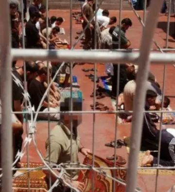 رئيس هيئة الأسرى يؤكد أن قانون إعدام الأسرى الفلسطينيين سيحول السجون إلى ساحات قتل مفتوح رئيس هيئة الأسرى يؤكد أن قانون إعدام الأسرى الفلسطينيين سيحول السجون إلى ساحات قتل مفتوح