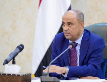 صحيفة: الحكومة اليمنية تطلق عصر التقشف بتقييد سفر الوزراء لوقف النزيف الاقتصادي