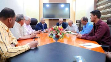 فريق التوجيه والرقابة الرئاسي يزور الهيئة العليا للأدوية بالعاصمة عدن ويطلع على سير عملها وتحدياتها الميدانية فريق التوجيه والرقابة الرئاسي يزور الهيئة العليا للأدوية بالعاصمة عدن ويطلع على سير عملها وتحدياتها الميدانية