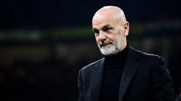 فيورنتينا الإيطالي يعلن إقالة مدربه بيولي بعد 4 أشهر من تعيينه