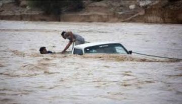 هطول للأمطار يتسبب في فيضانات بمناطق من إيران بعد أشهر من الجفاف هطول للأمطار يتسبب في فيضانات بمناطق من إيران بعد أشهر من الجفاف