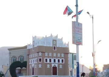 انتقالي سيئون يرفع أعلام الجنوب في شوارع سيئون استعدادا لفعالية 30 نوفمبر