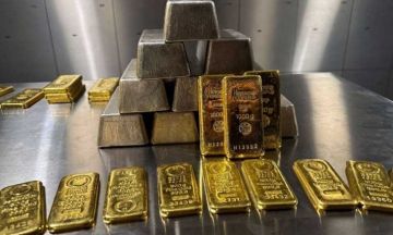 انخفاض الذهب مع ارتفاع الدولار وتراجع توقعات خفض أسعار الفائدة