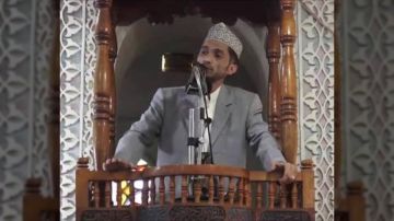 بعد ساعات من القائه خطبة الجمعة.. وفاة الداعية ممدوح الحميري بسبب ذبحة صدرية في تعز