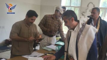 أمين المجلس المحلي بالمحويت يتفقد سير العمل بمشروع مياه الظاهر