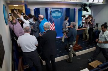 خوفا من الصحافة.. البيت الأبيض يمنع الصحفيين من دخول بعض أقسامه خوفا من الصحافة.. البيت الأبيض يمنع الصحفيين من دخول بعض أقسامه