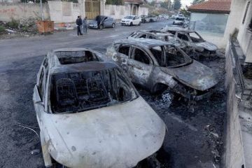 مستوطنون يحرقون منازل وسيارات في الضفة الغربية