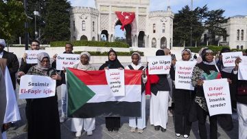 إسطنبول.. وقفة تضامنية مع الفاشر تندد بجرائم (الدعم السريع)