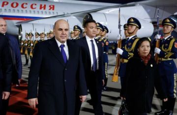 الرئيس الصيني يجتمع مع رئيس الوزراء الروسي في بكين