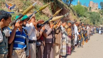 تعز.. لقاء قبلي مسلح بمديرية شرعب الرونة وفاء للشهداء وتأكيدا على استمرار النفير