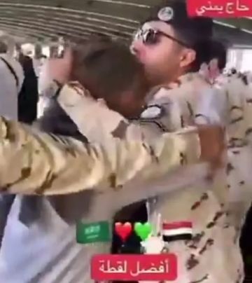 شاهد ماذا فعل رجل أمن سعودي مع معتمر يمني وأثار تعليقا رسميا وموجة تفاعل كبيرة (فيديو)