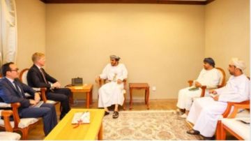 غروندبرغ يختتم زيارة لمسقط بحث خلالها مستجدات الملف اليمني