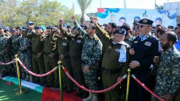 قيادة قطاع الأمن والشرطة في وزارة الداخلية تزور أضرحة الصماد والرهوي والغماري