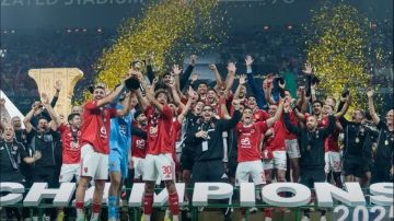 مشاهدات قياسية.. الأهلي المصري يتوج بكأس السوبر وسط جماهيرية غير مسبوقة في أبوظبي مشاهدات قياسية.. الأهلي المصري يتوج بكأس السوبر وسط جماهيرية غير مسبوقة في أبوظبي