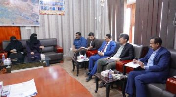 المحافظ بن الوزير يبحث مع مؤسسة شبوة لعلاج أمراض القلب تعزيز الخدمات الطبية والتعاون المشترك