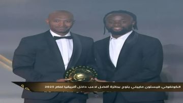 حفل جوائز الكاف 2025.. شيكابالا يسلم ماييلي لقب أفضل لاعب داخل القارة