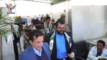 وزير الصحة يطلع على خدمات مخيم المستشفى العسكري المجاني لرعاية أسر الشهداء