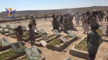 تشييع جثمان الشهيد غمران شنور في مديرية الحميدات بالجوف