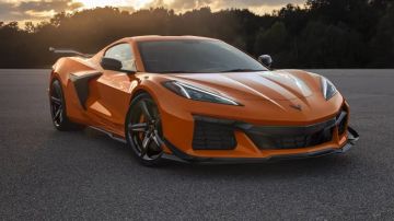 شيفروليه كورفيت Z06 وE-Ray تصلان السوق السعودي بتجهيزات فائقة الأداء والفخامة