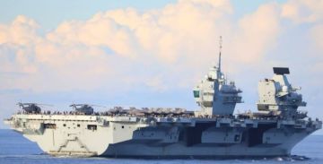 صحيفة روسية: حاملة الطائرات البريطانية أمير ويلز أجبرت على دفع أموال لليمنيين مقابل عبور البحر الأحمر. صحيفة روسية: حاملة الطائرات البريطانية أمير ويلز أجبرت على دفع أموال لليمنيين مقابل عبور البحر الأحمر.