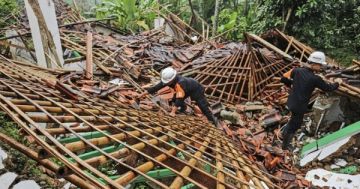 ارتفاع ضحايا الانهيارات الأرضية في جزيرة جاوة الإندونيسية إلى 11 شخصا