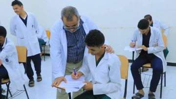 امتحان تأهيلي لطاقم الرعاية التنفسية في مستشفى الثورة بالحديدة