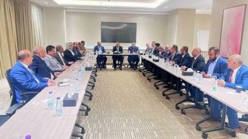 ظهور عبدالملك الحوثي في عاصمة دولة عربية.. وأحزاب اليمن تدين استضافته بشدة