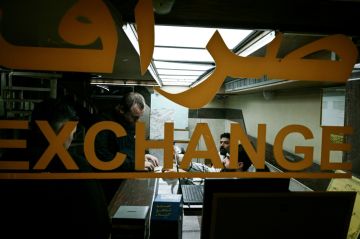 قيود على تحويل الأموال في لبنان وسط ضغوط أميركية لقطع تمويل حزب الله قيود على تحويل الأموال في لبنان وسط ضغوط أميركية لقطع تمويل حزب الله