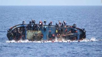 ماليزيا: قارب مهاجرين غرق قبالة الحدود التايلاندية الماليزية كان يحمل حوالي 70 شخصا ماليزيا: قارب مهاجرين غرق قبالة الحدود التايلاندية الماليزية كان يحمل حوالي 70 شخصا