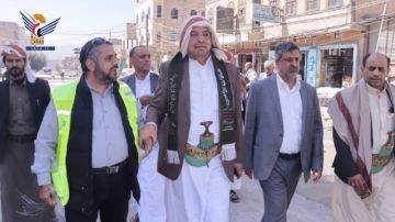 أمين العاصمة يتفقد سير العمل بمشروع إعادة ترميم وصيانة شارع سقطرى