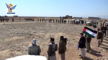 وقفة مسلحة ومسير في مديرية مجزر بمأرب وفاء للشهداء وتأكيدا على الجهوزية وقفة مسلحة ومسير في مديرية مجزر بمأرب وفاء للشهداء وتأكيدا على الجهوزية