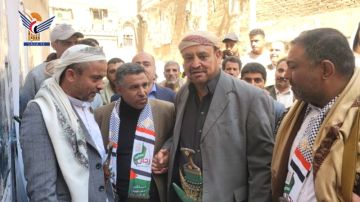 عباد وبادر يدشنان العمل بمشروع استبدال شبكات المياه بمنطقة صنعاء القديمة